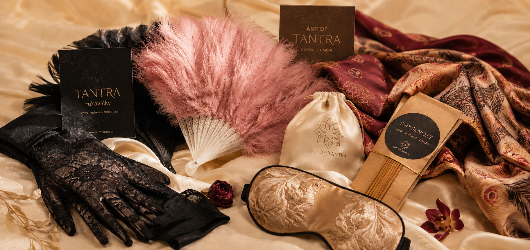 Tantra e-shop Art of Tantra s rukavičkami, vějíři, aromaterapií a smyslovými pomůckami